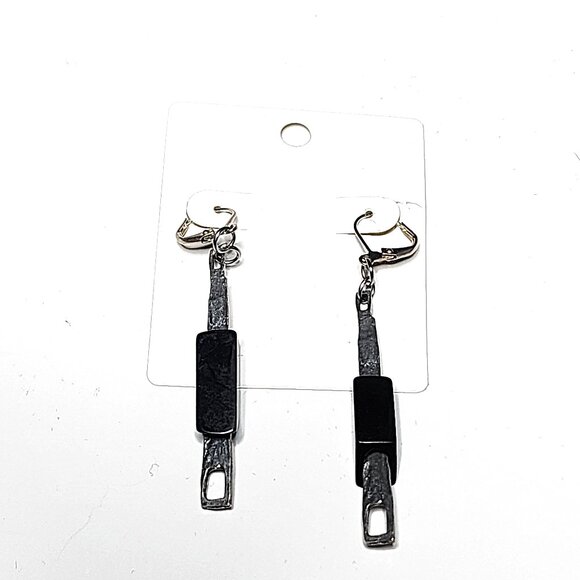 Black zipper pull pewter artisan earrings - Picture 4 of 7